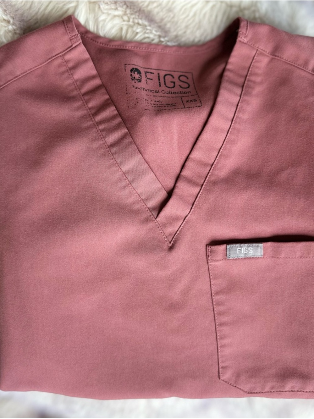 FIGS Catarina One Pocket V-Neck Scrub Top in Mauve